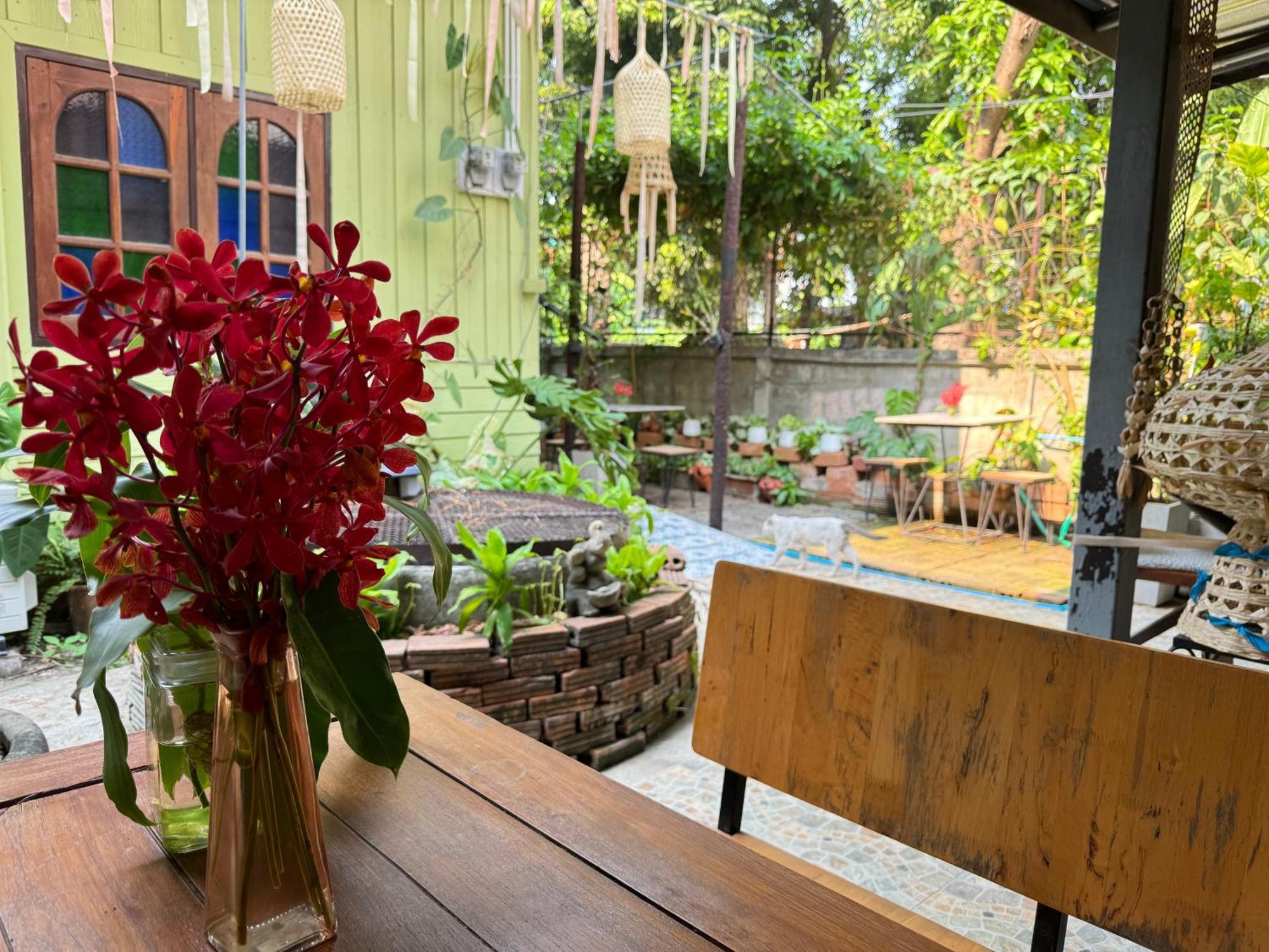 Retro At Phra Sing Guest House Chiang Mai Esterno foto