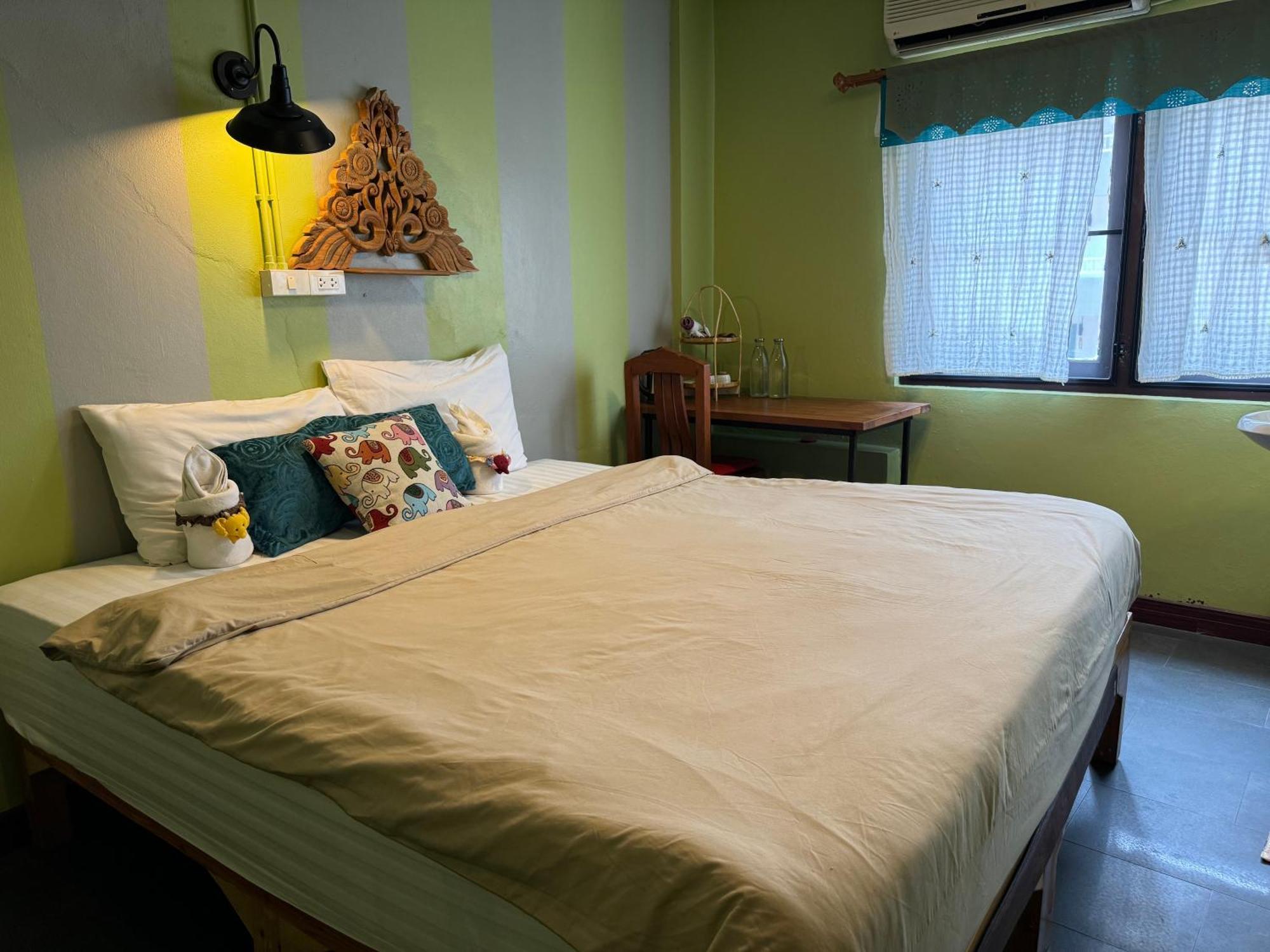 Retro At Phra Sing Guest House Chiang Mai Esterno foto