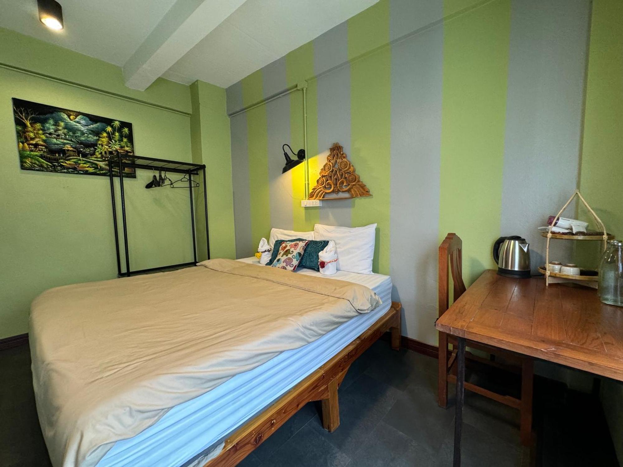 Retro At Phra Sing Guest House Chiang Mai Esterno foto