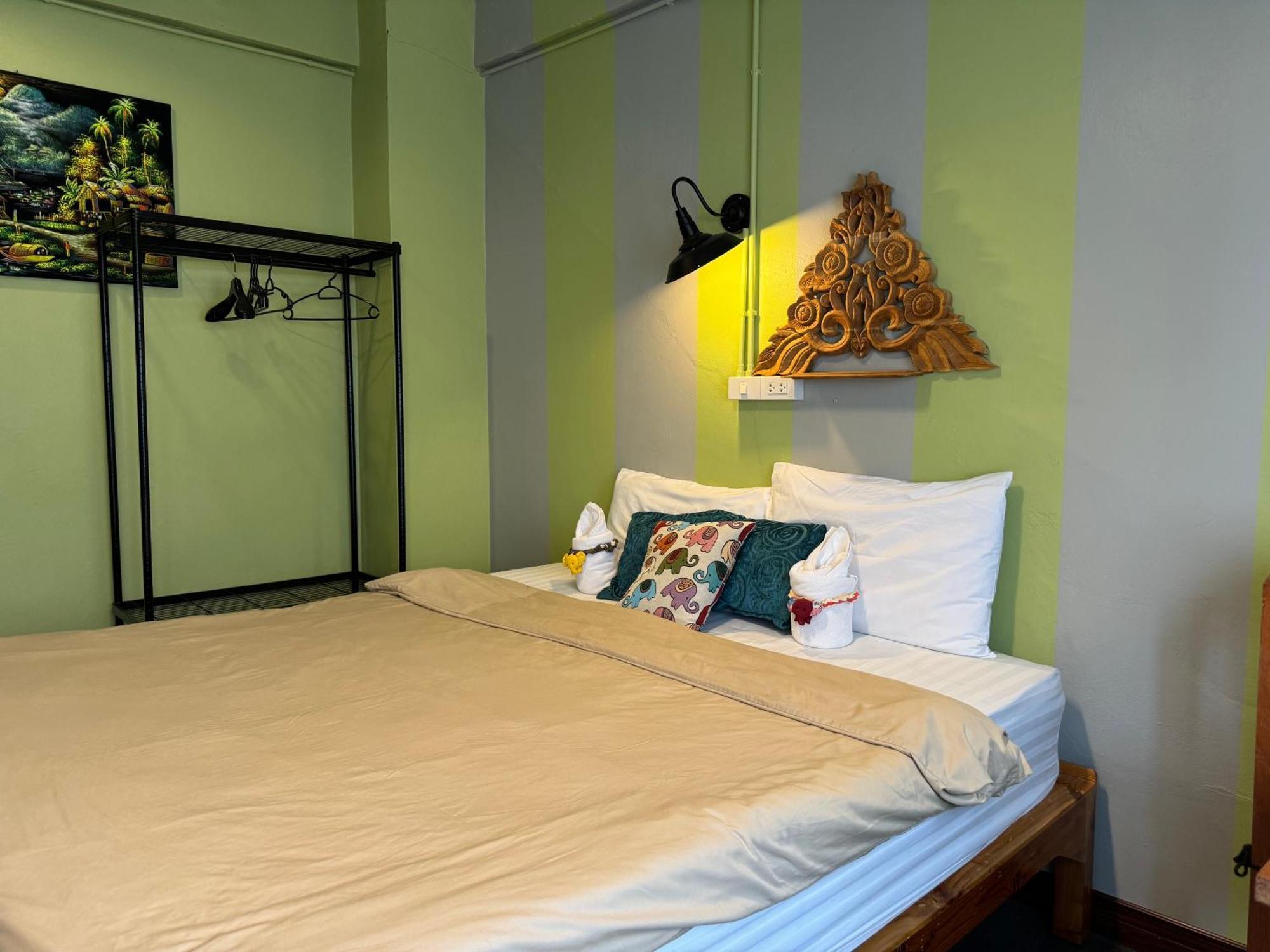 Retro At Phra Sing Guest House Chiang Mai Esterno foto