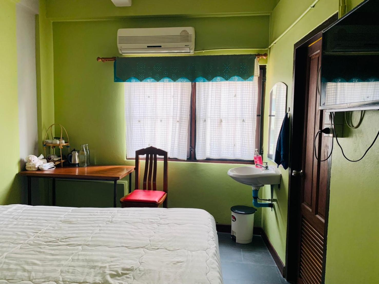Retro At Phra Sing Guest House Chiang Mai Esterno foto