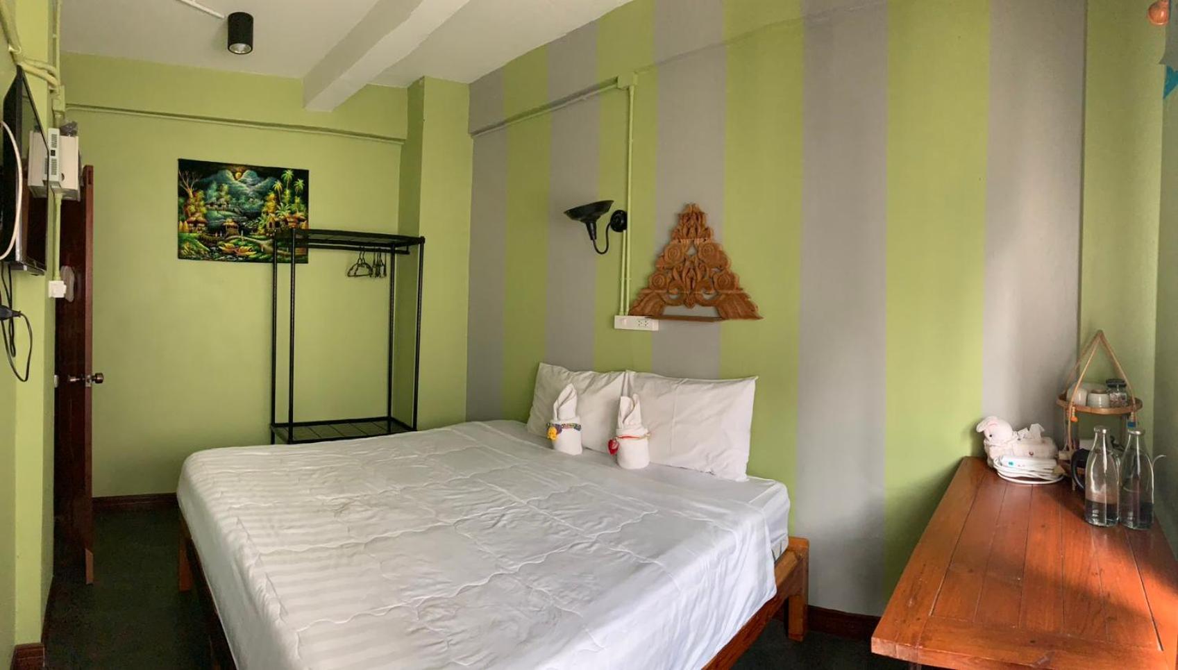Retro At Phra Sing Guest House Chiang Mai Esterno foto